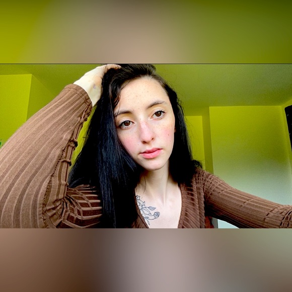 SHEIN XS crop top with lace Unfortunately my arms are to long for it 😩 - Picture 2 of 5